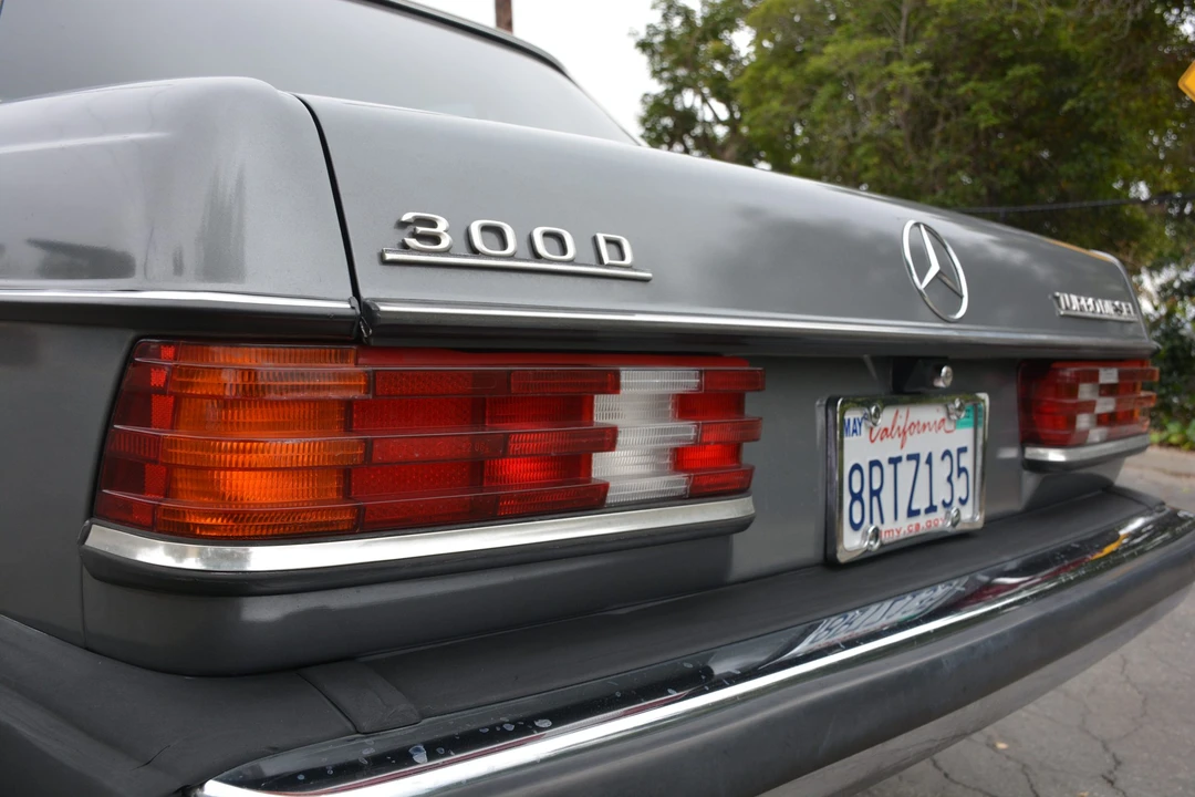 1985 Mercedes-Benz W123 Sedan - Image 22 of 31