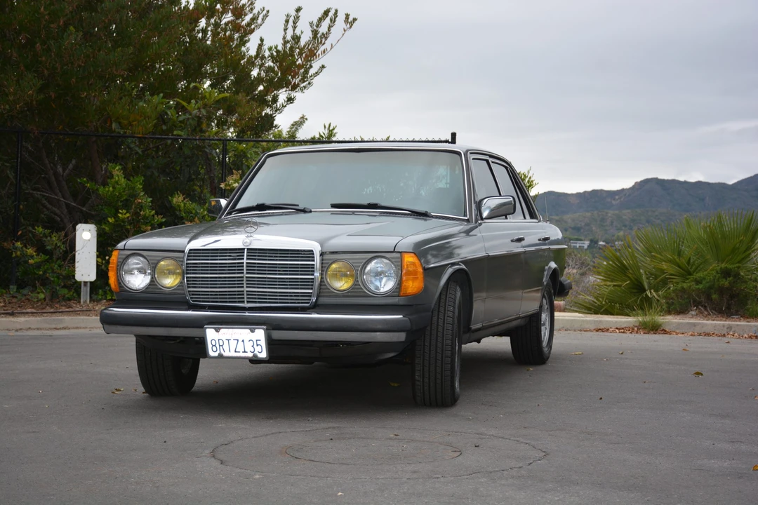 1985 Mercedes-Benz W123 Sedan - Image 6 of 31