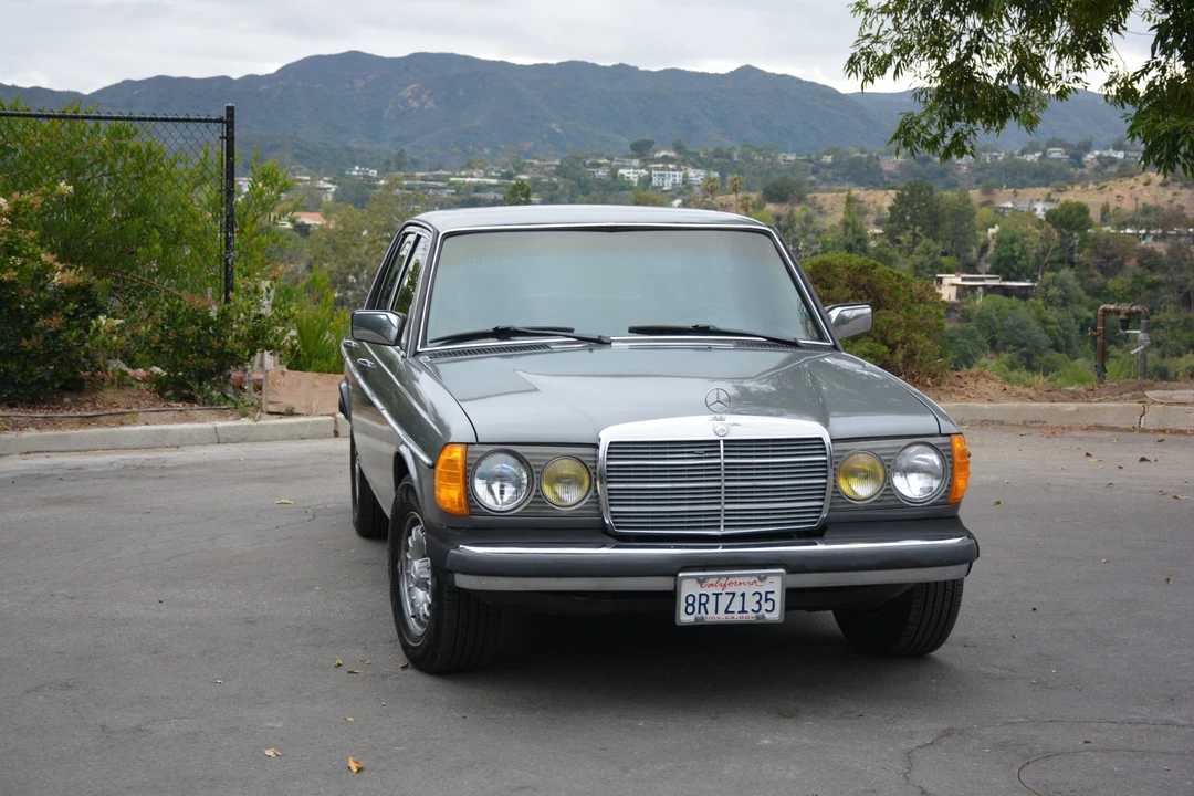 1985 Mercedes-Benz W123 Sedan - Image 8 of 31