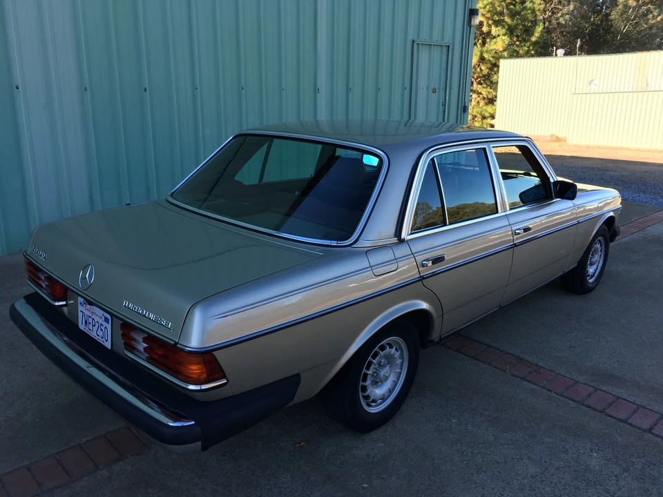 1985 Mercedes-Benz W123 Sedan - Image 13 of 31