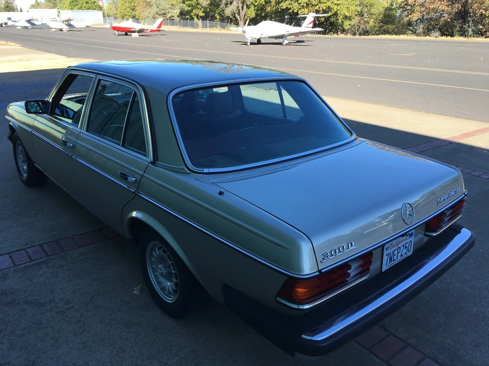1985 Mercedes-Benz W123 Sedan - Image 16 of 31