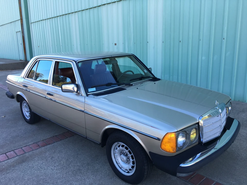 1985 Mercedes-Benz W123 Sedan - Image 14 of 31
