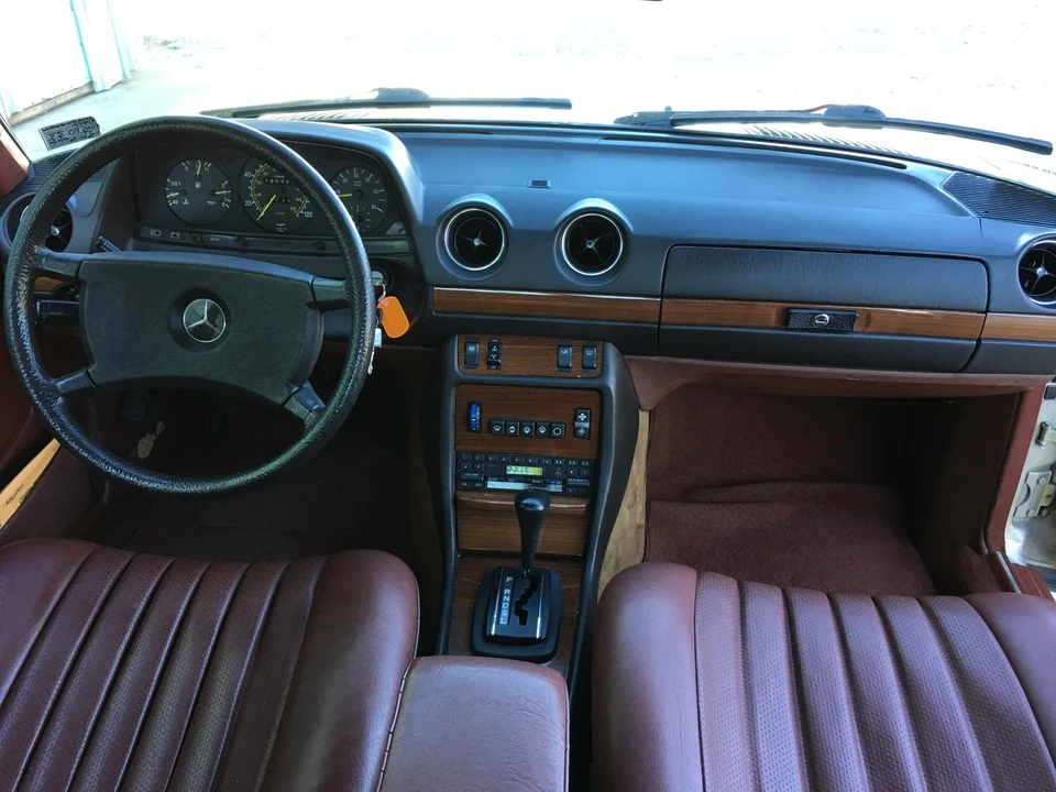 1985 Mercedes-Benz W123 Sedan - Image 30 of 31