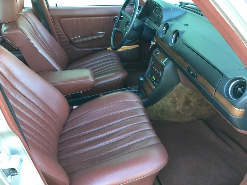 1985 Mercedes-Benz W123 Sedan - Image 28 of 31