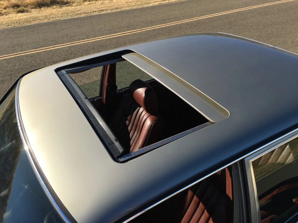 1985 Mercedes-Benz W123 Sedan - Image 20 of 31