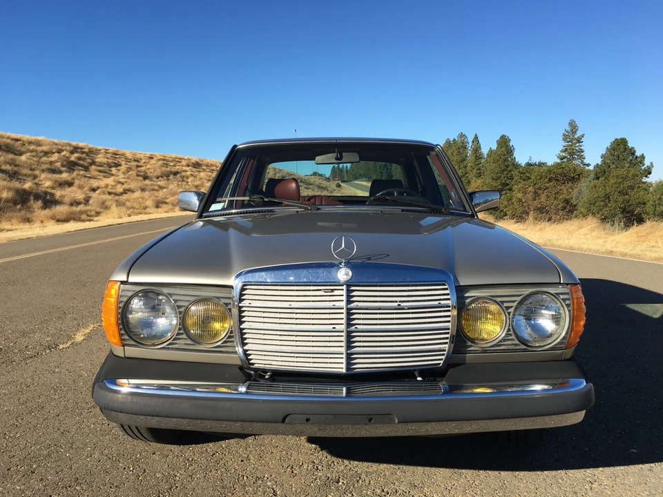 1985 Mercedes-Benz W123 Sedan - Image 6 of 31