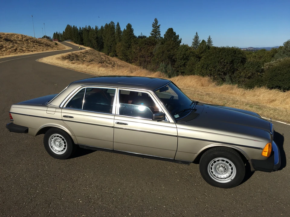 1985 Mercedes-Benz W123 Sedan - Image 10 of 31