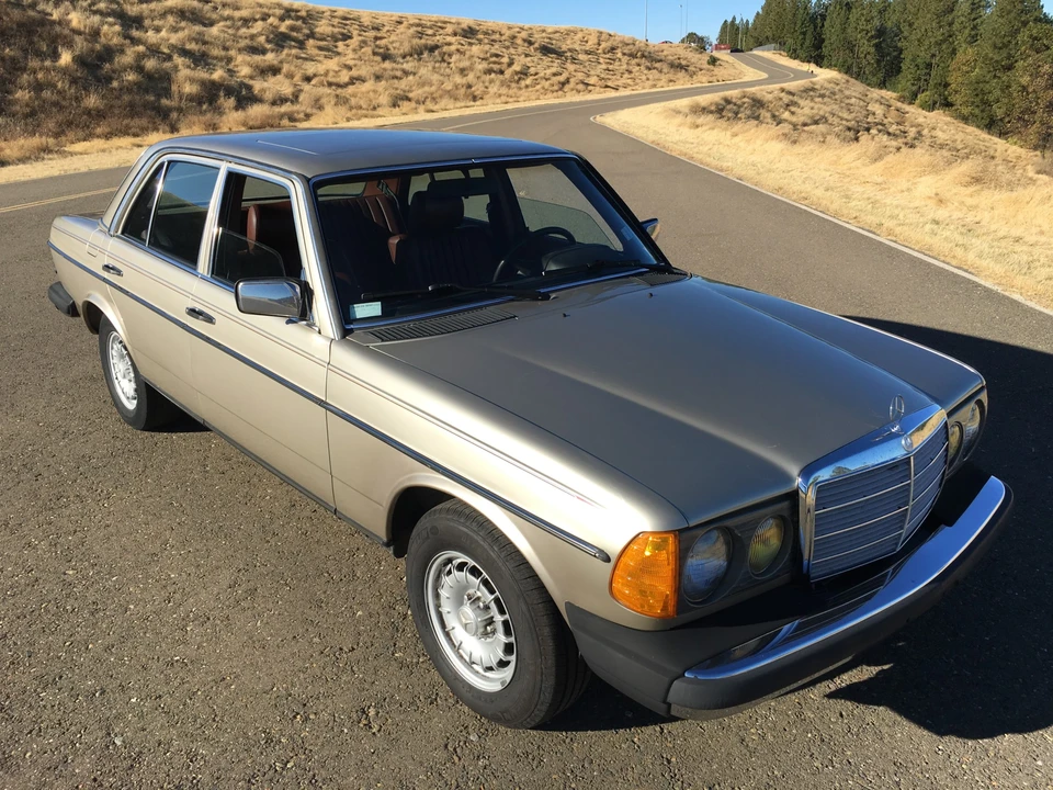 1985 Mercedes-Benz W123 Sedan - Image 9 of 31