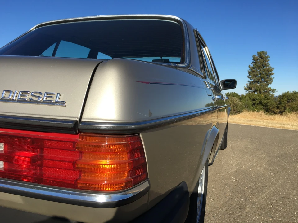1985 Mercedes-Benz W123 Sedan - Image 17 of 31
