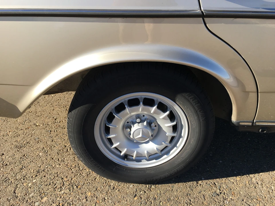 1985 Mercedes-Benz W123 Sedan - Image 24 of 31