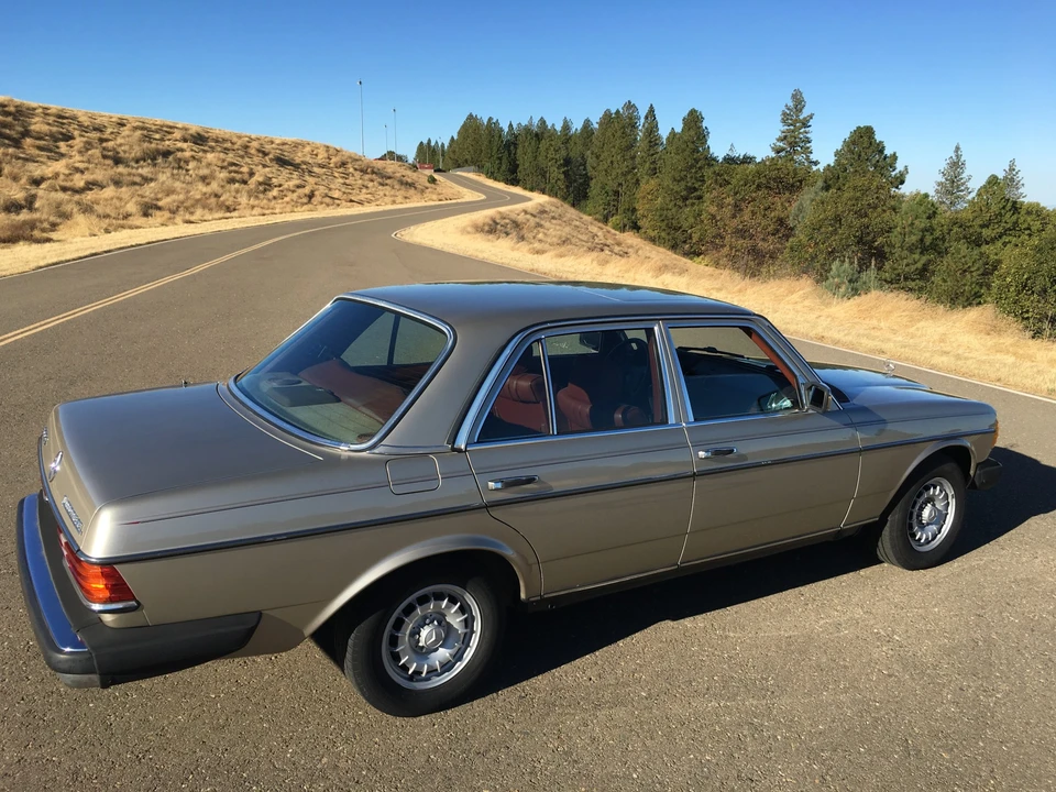 1985 Mercedes-Benz W123 Sedan - Image 12 of 31