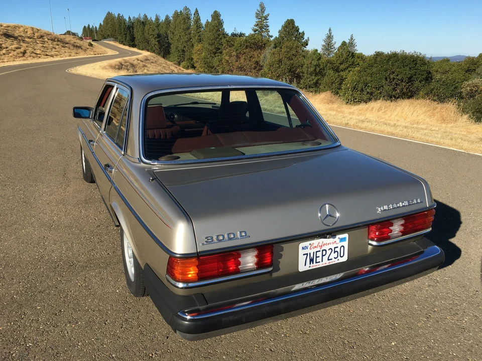 1985 Mercedes-Benz W123 Sedan - Image 2 of 31