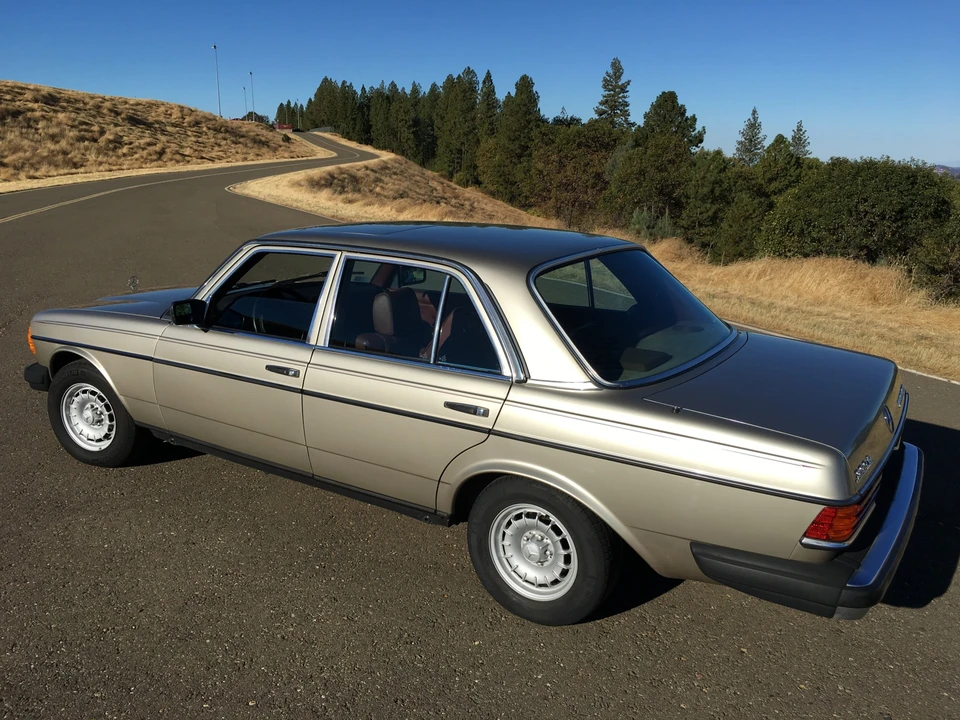 1985 Mercedes-Benz W123 Sedan - Image 3 of 31