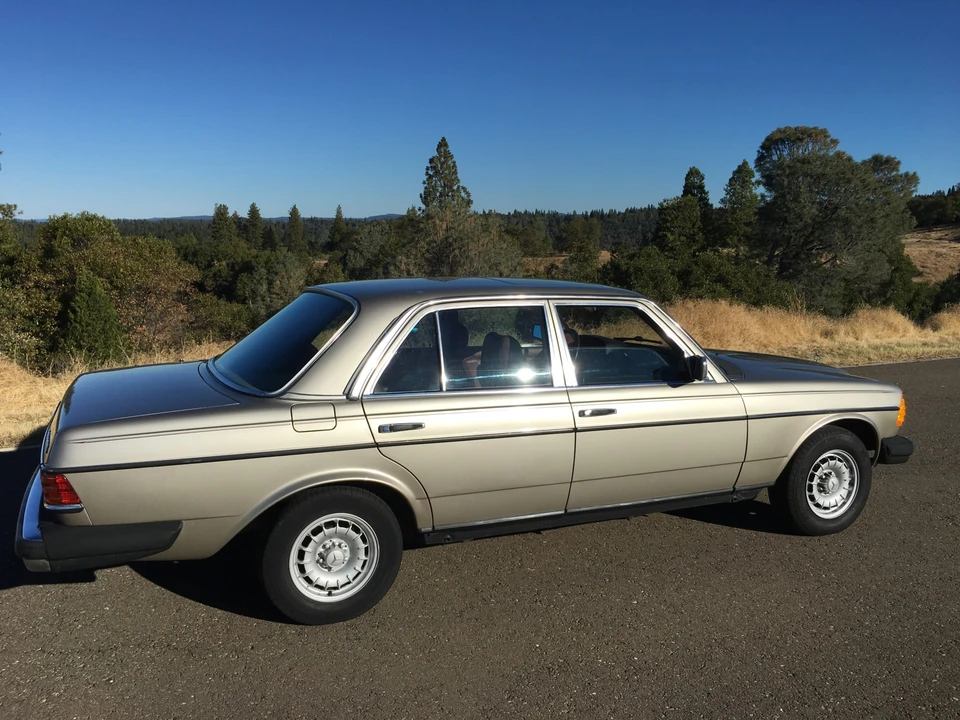 1985 Mercedes-Benz W123 Sedan - Image 11 of 31