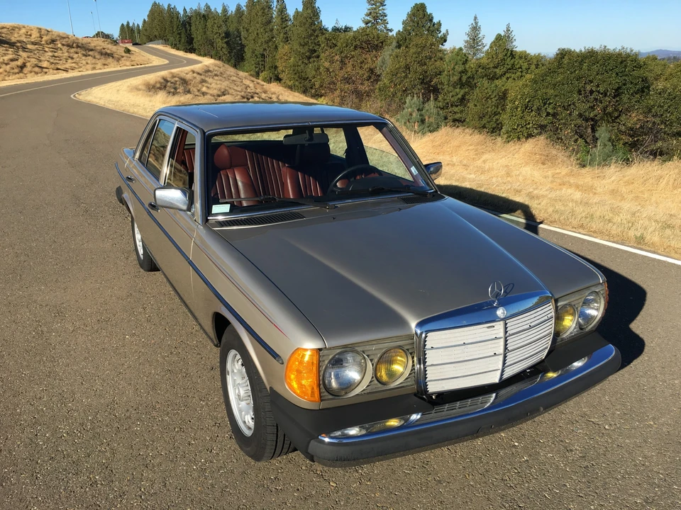 1985 Mercedes-Benz W123 Sedan - Image 8 of 31