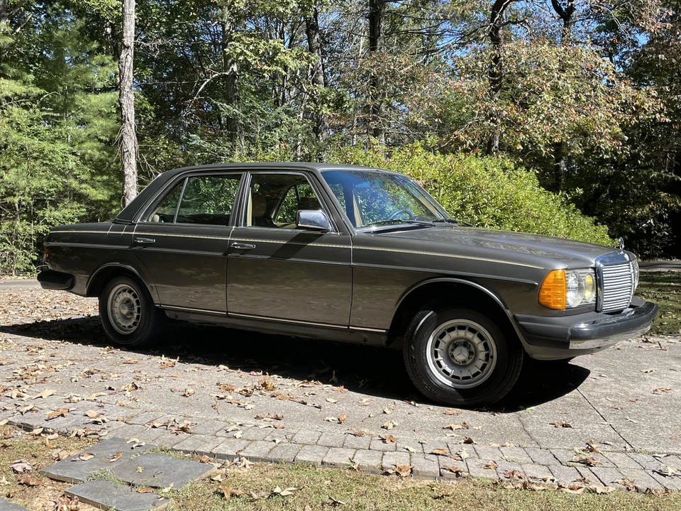1985 Mercedes-Benz W123 Sedan - Image 22 of 31