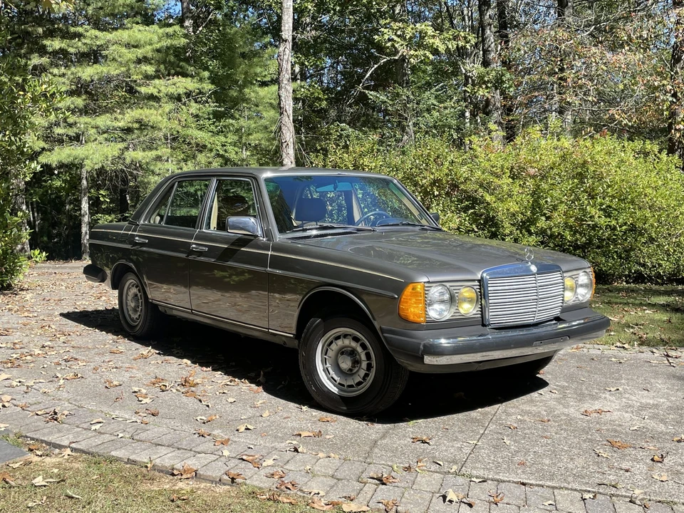 1985 Mercedes-Benz W123 Sedan - Image 19 of 31