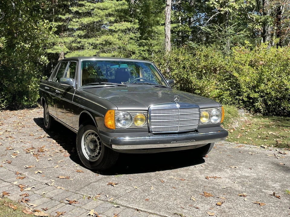 1985 Mercedes-Benz W123 Sedan - Image 17 of 31