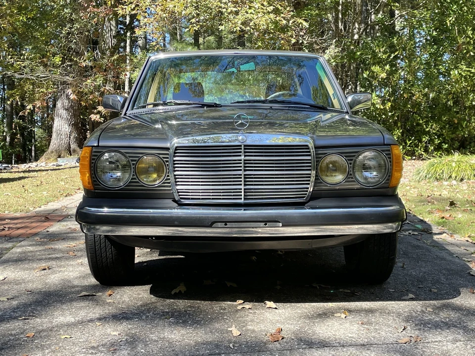 1985 Mercedes-Benz W123 Sedan - Image 12 of 31