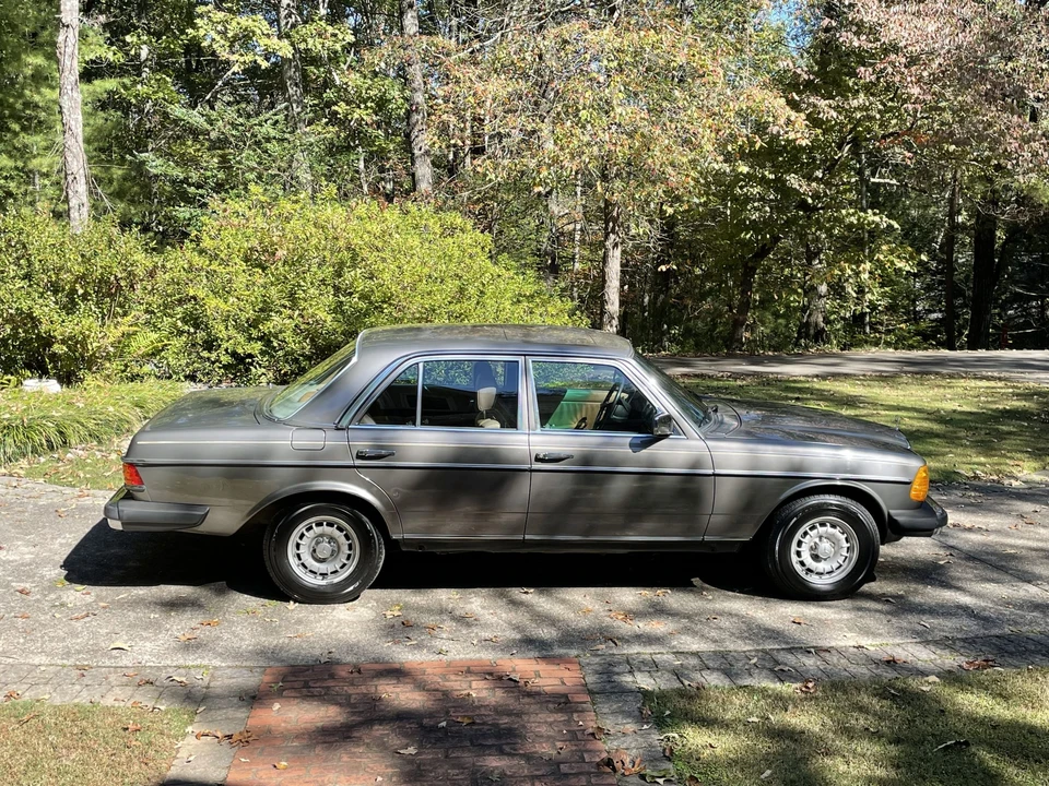 1985 Mercedes-Benz W123 Sedan - Image 26 of 31