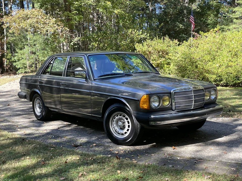 1985 Mercedes-Benz W123 Sedan - Image 20 of 31