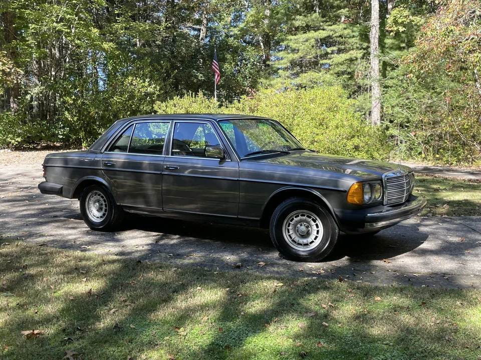 1985 Mercedes-Benz W123 Sedan - Image 21 of 31
