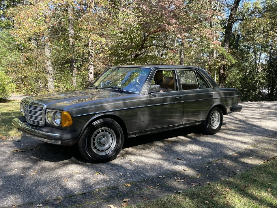 1985 Mercedes-Benz W123 Sedan - Image 5 of 31