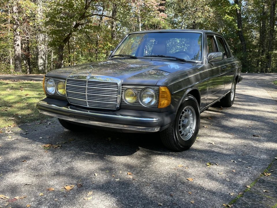 1985 Mercedes-Benz W123 Sedan - Image 7 of 31