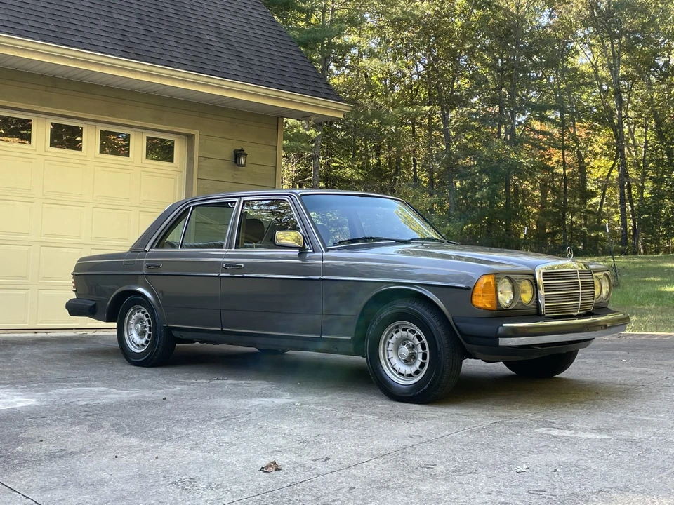 1985 Mercedes-Benz W123 Sedan - Image 15 of 31