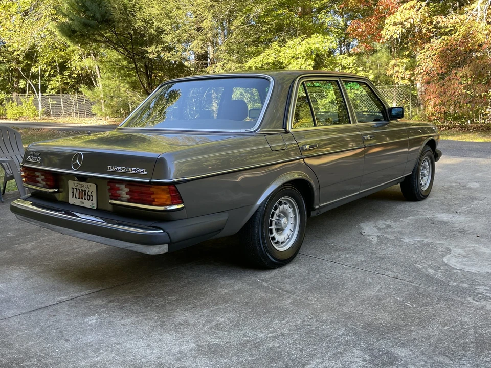 1985 Mercedes-Benz W123 Sedan - Image 31 of 31