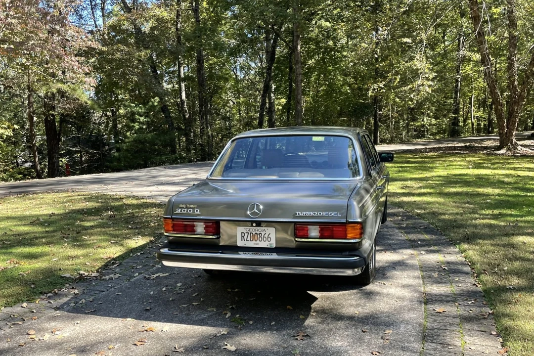 1985 Mercedes-Benz W123 Sedan - Image 30 of 31