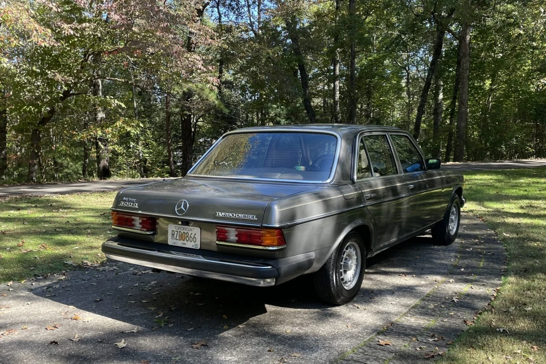 1985 Mercedes-Benz W123 Sedan - Image 29 of 31