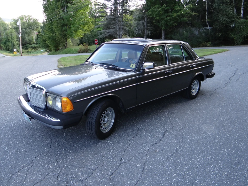 1985 Mercedes-Benz W123 Sedan - Image 3 of 31