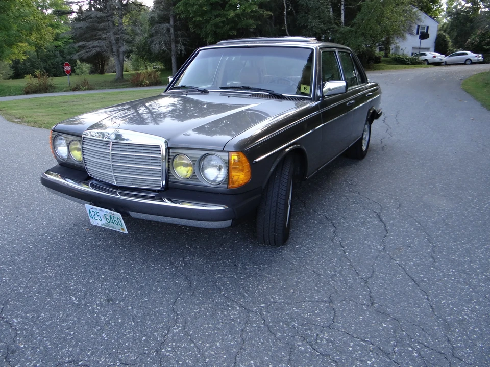 1985 Mercedes-Benz W123 Sedan - Image 5 of 31
