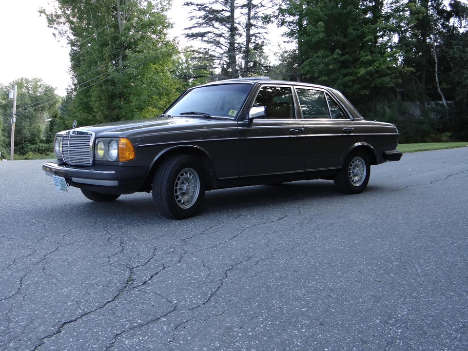 1985 Mercedes-Benz W123 Sedan - Image 2 of 31