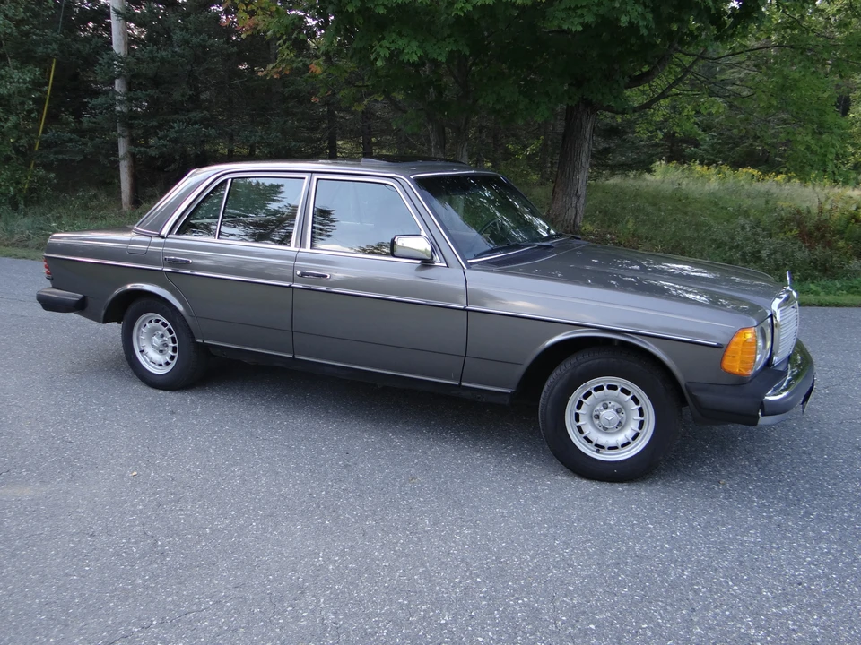 1985 Mercedes-Benz W123 Sedan - Image 9 of 31