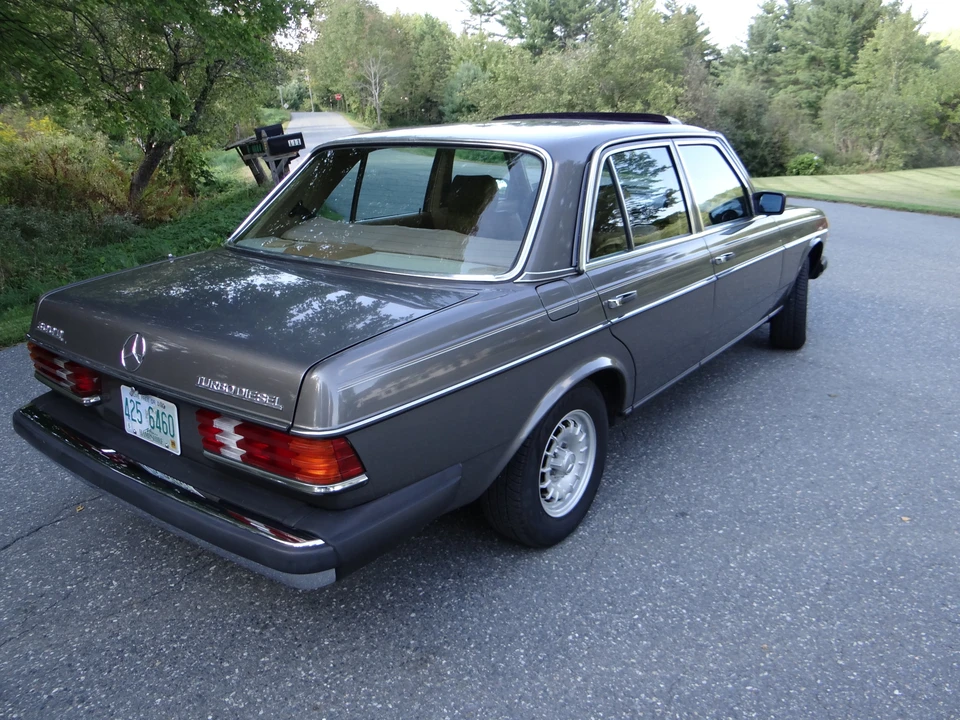 1985 Mercedes-Benz W123 Sedan - Image 13 of 31