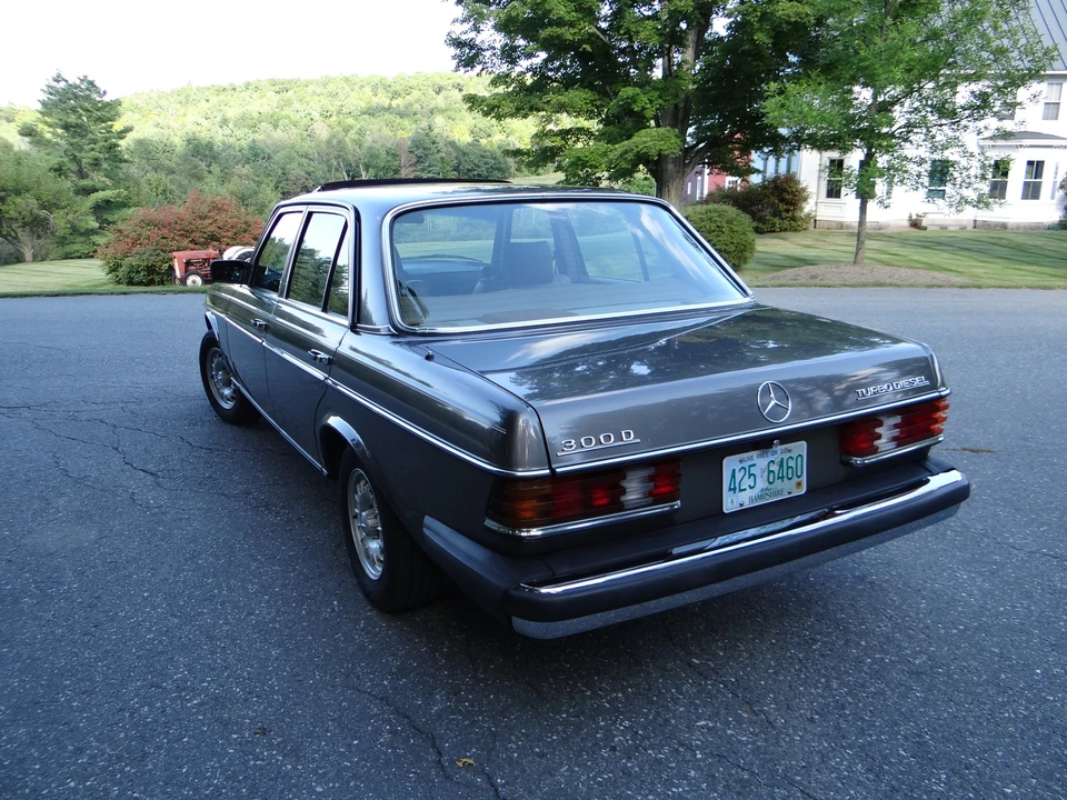 1985 Mercedes-Benz W123 Sedan - Image 17 of 31
