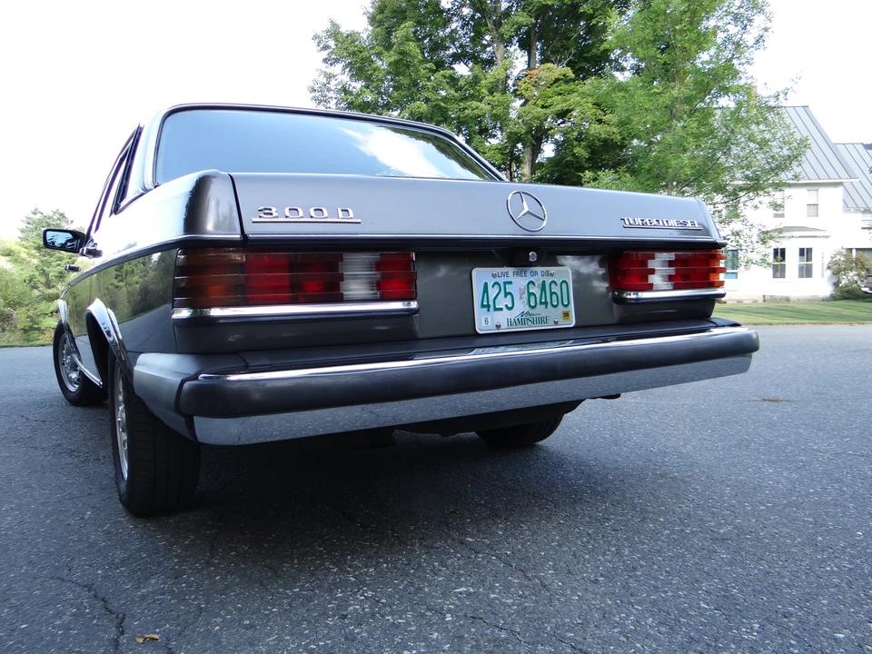 1985 Mercedes-Benz W123 Sedan - Image 16 of 31