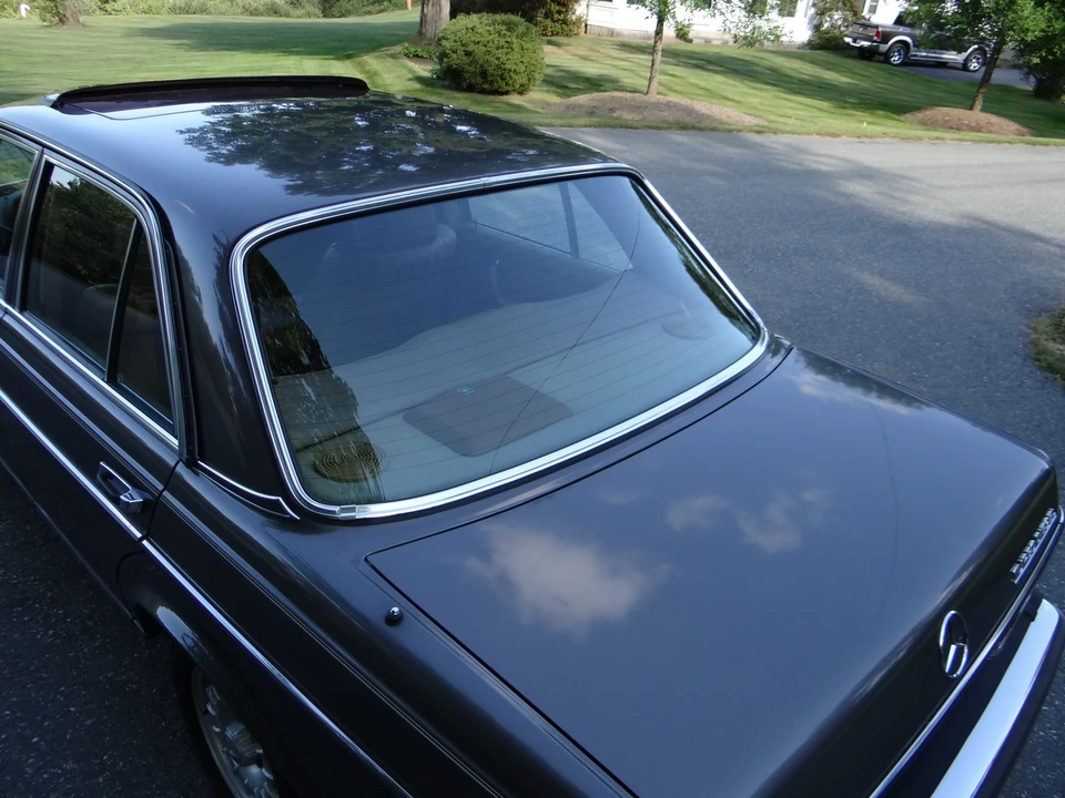 1985 Mercedes-Benz W123 Sedan - Image 30 of 31