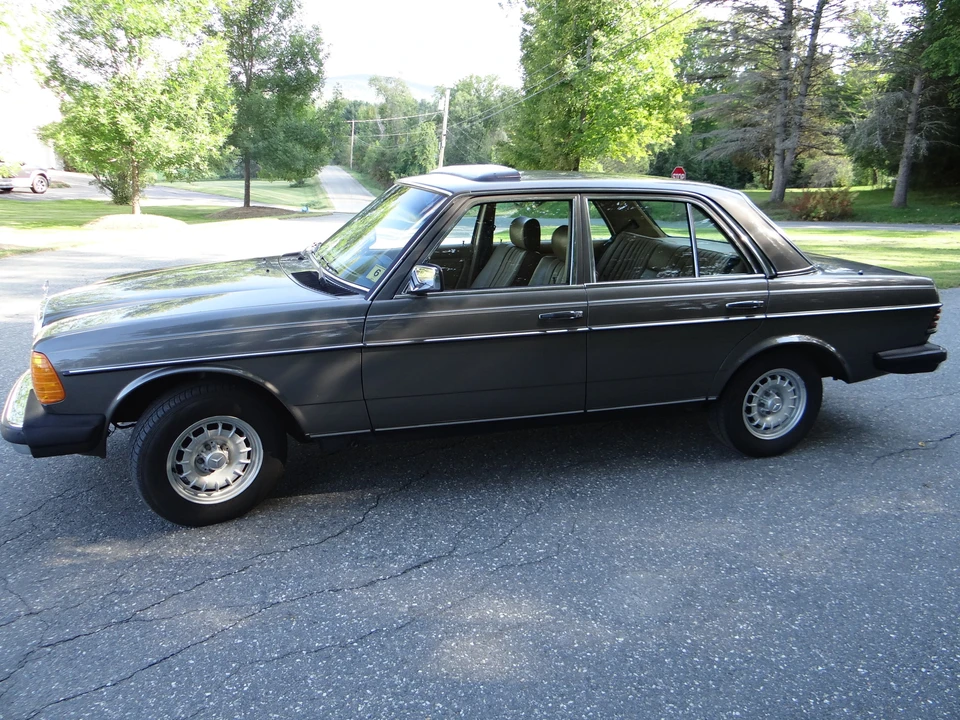 1985 Mercedes-Benz W123 Sedan - Image 20 of 31