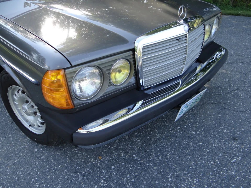 1985 Mercedes-Benz W123 Sedan - Image 23 of 31