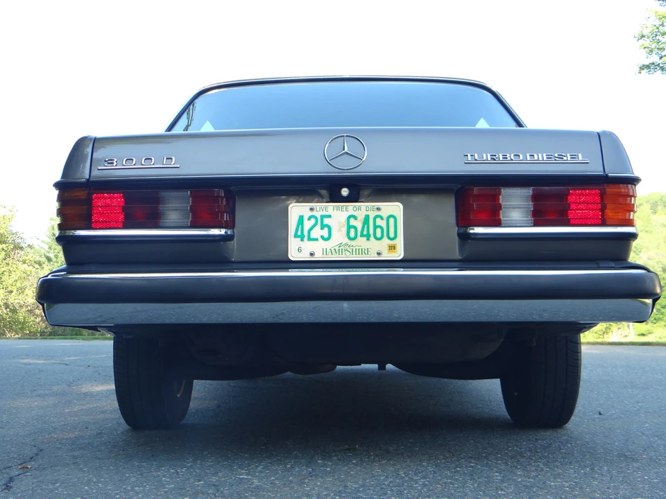1985 Mercedes-Benz W123 Sedan - Image 15 of 31