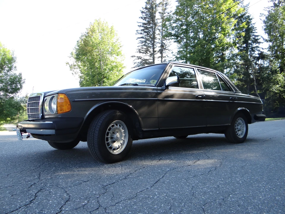 1985 Mercedes-Benz W123 Sedan - Image 21 of 31