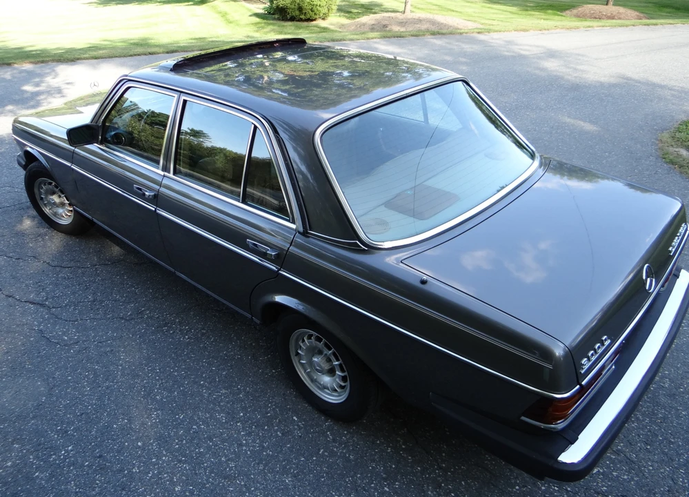 1985 Mercedes-Benz W123 Sedan - Image 18 of 31
