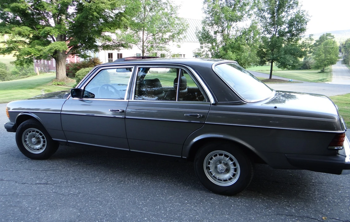 1985 Mercedes-Benz W123 Sedan - Image 19 of 31