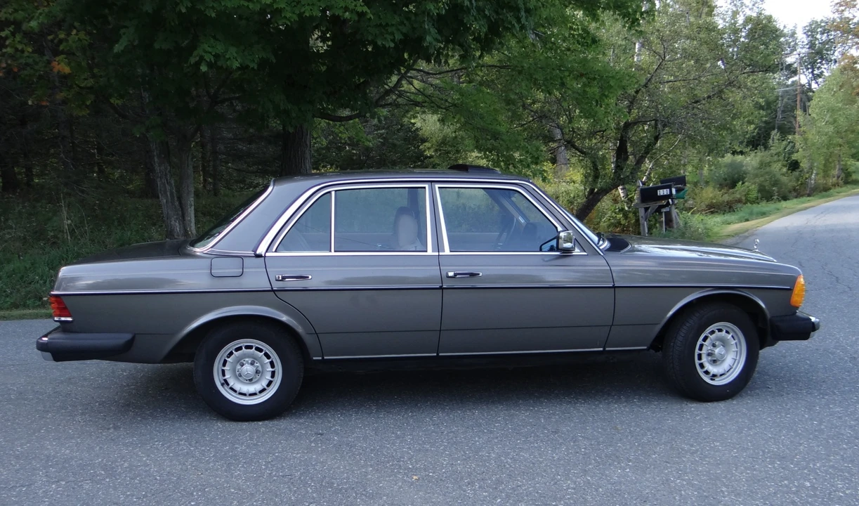 1985 Mercedes-Benz W123 Sedan - Image 10 of 31