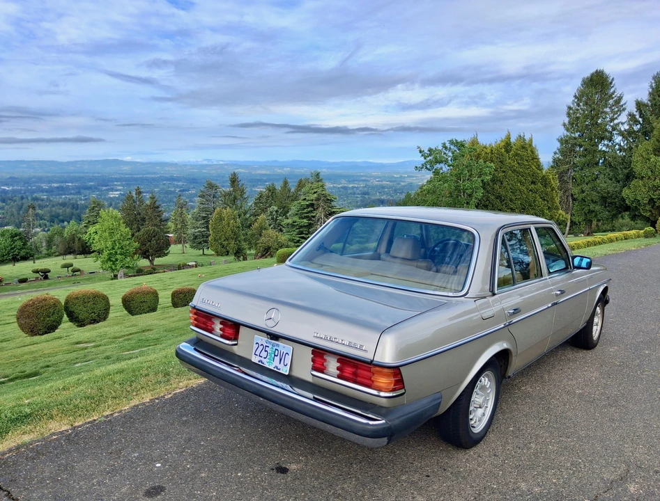 1985 Mercedes-Benz W123 Sedan - Image 26 of 31