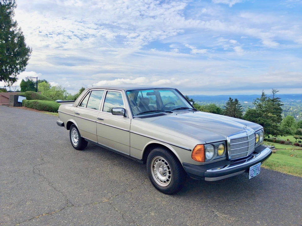 1985 Mercedes-Benz W123 Sedan - Image 30 of 31