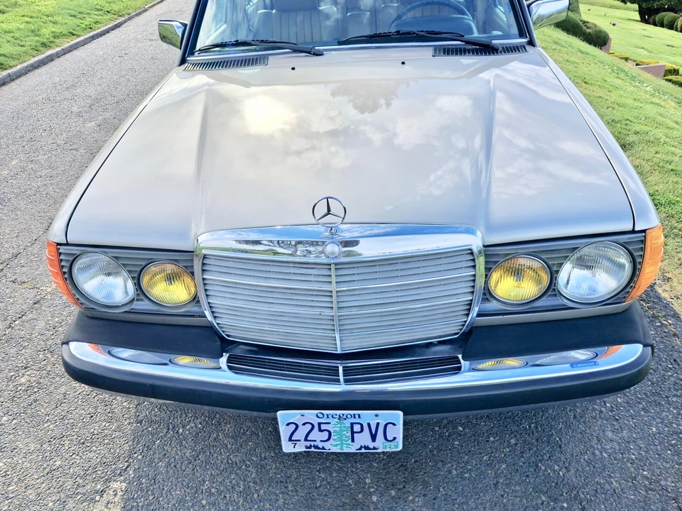 1985 Mercedes-Benz W123 Sedan - Image 31 of 31